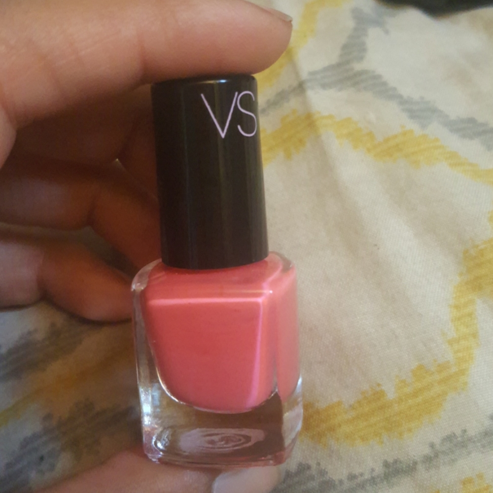 Victoria's Secret makeup trio - Picture 10 of 11